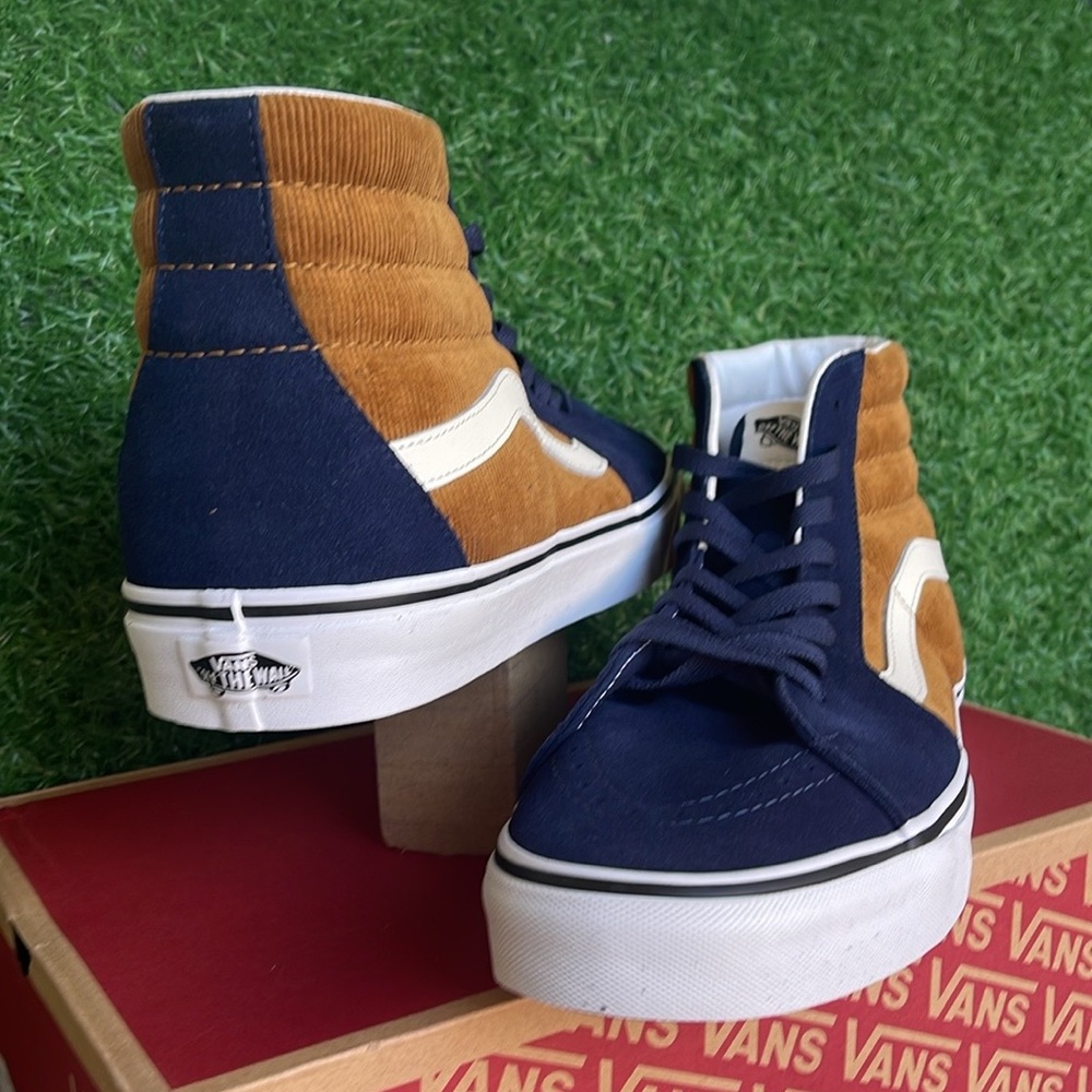 Vans Sk8-Hi High Top Blue/ Brown Corduroy (Men's)
Sk8-Hi "Navy/Brown" Men's Shoe - Picture 12 of 16